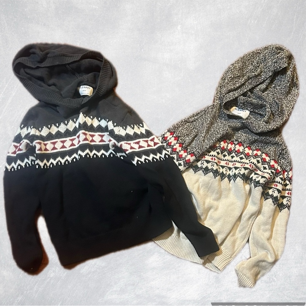 2 Old Navy Boys Size 6/7 Hooded Sweaters